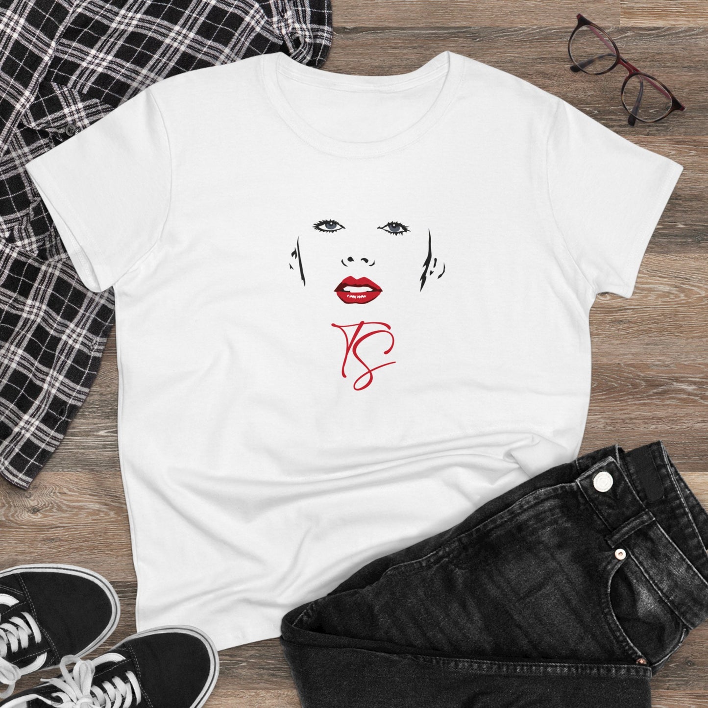 T-shirt da Donna con Illustrazione di Taylor Swift - Design Esclusivo dell'Artista Italiano 2M